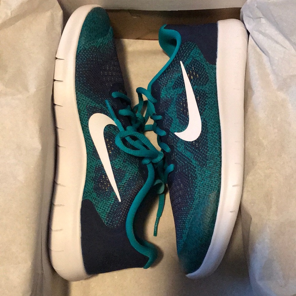 Nike free rn 2017 size 7 youth (women’s 8.5)